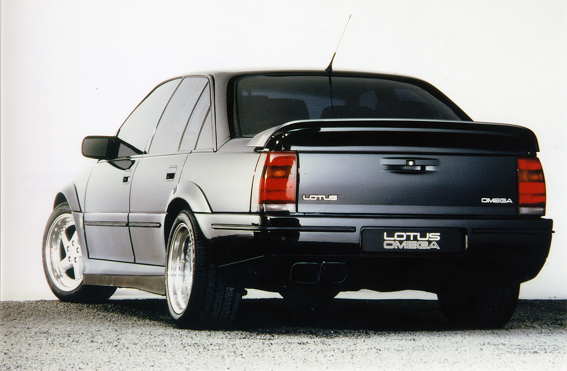 Opel-Omega-Lotus-34517_0-1.jpg