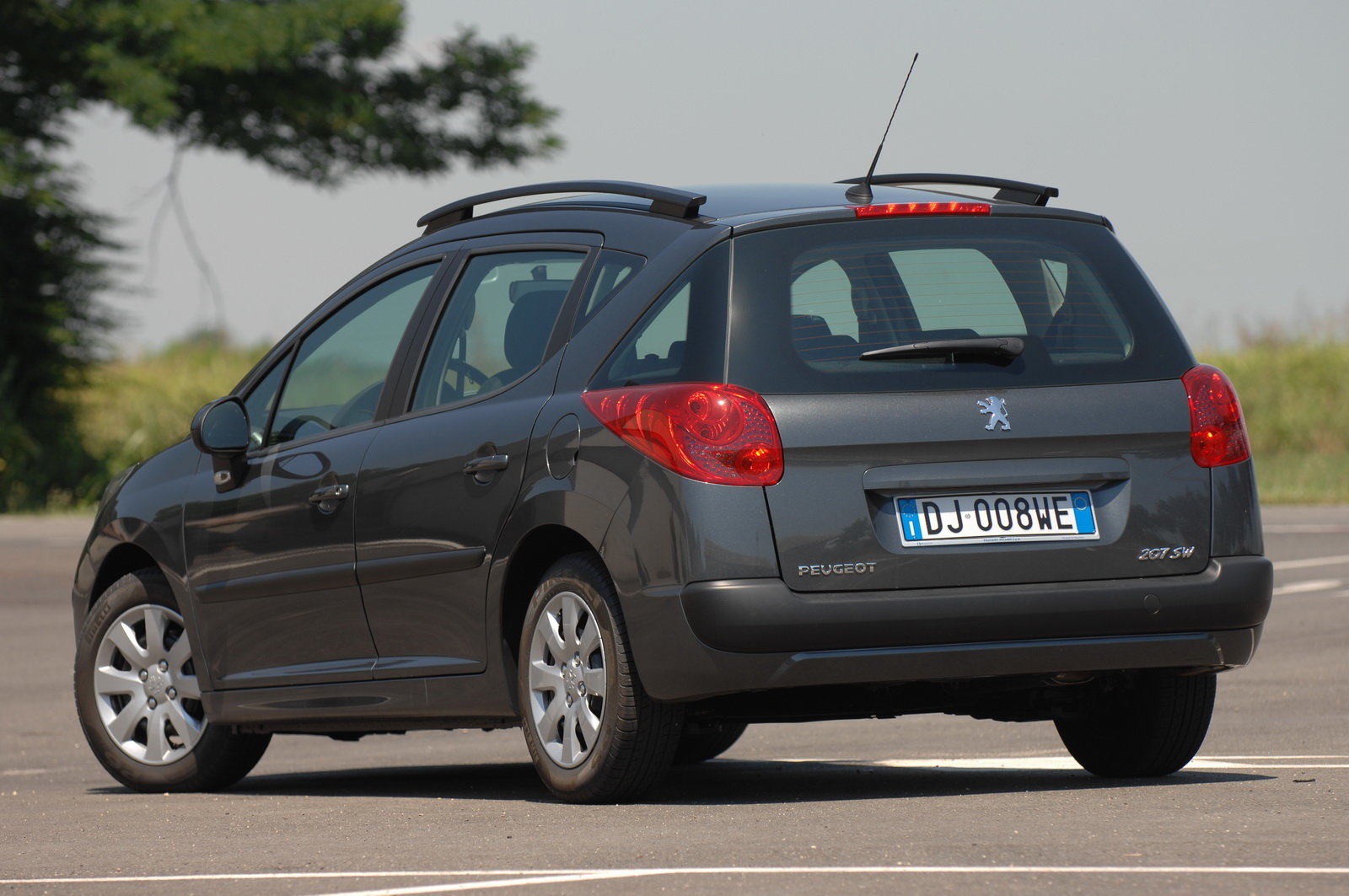 peugeot_207_sw_16_hdi_2007_10_04.jpg
