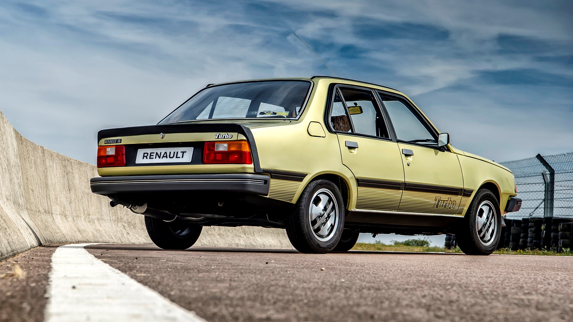 renault-18t-11.jpg
