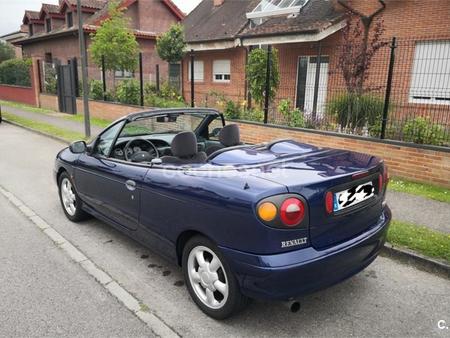 renault-megane-cabriolet-renault-megane-cabrio-2-0-16v-2p_8812452652.jpg