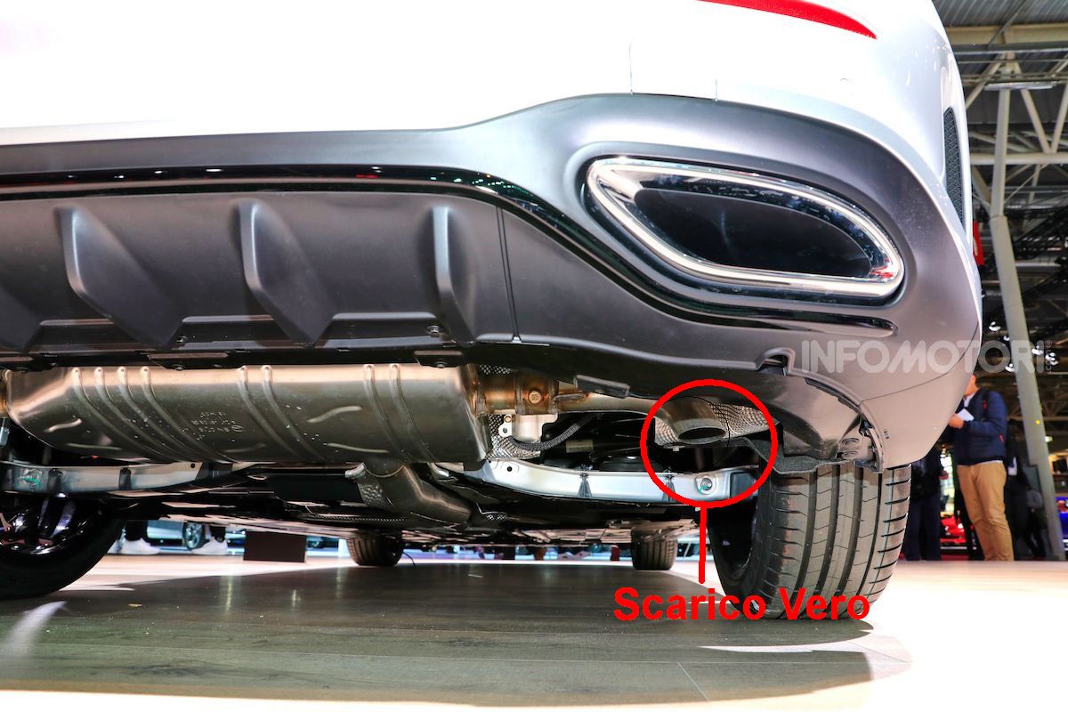 scarico  finto mercedes.jpg