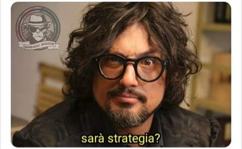 shmwe8d01z-quando-torni-a-casa-e-trovi-tutte-le-tue-cose-in-due-valigie_a.jpg