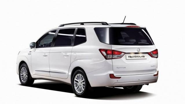 ssangyong-rodius-652_suv-5-porte-nuovo-ssangyong-rodius-24.jpg