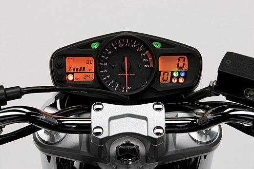 suzuki-gsr-600-strumentazione.jpg