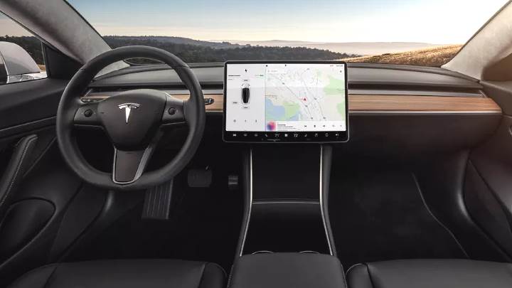 tesla-model-3-2018-dashboard.jpg