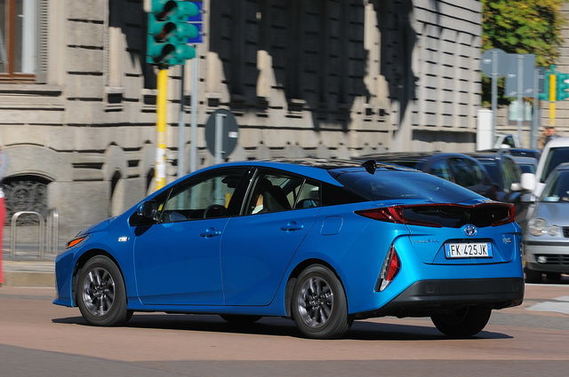 toyota-prius-plug-in-prova-2017-11_06.jpg