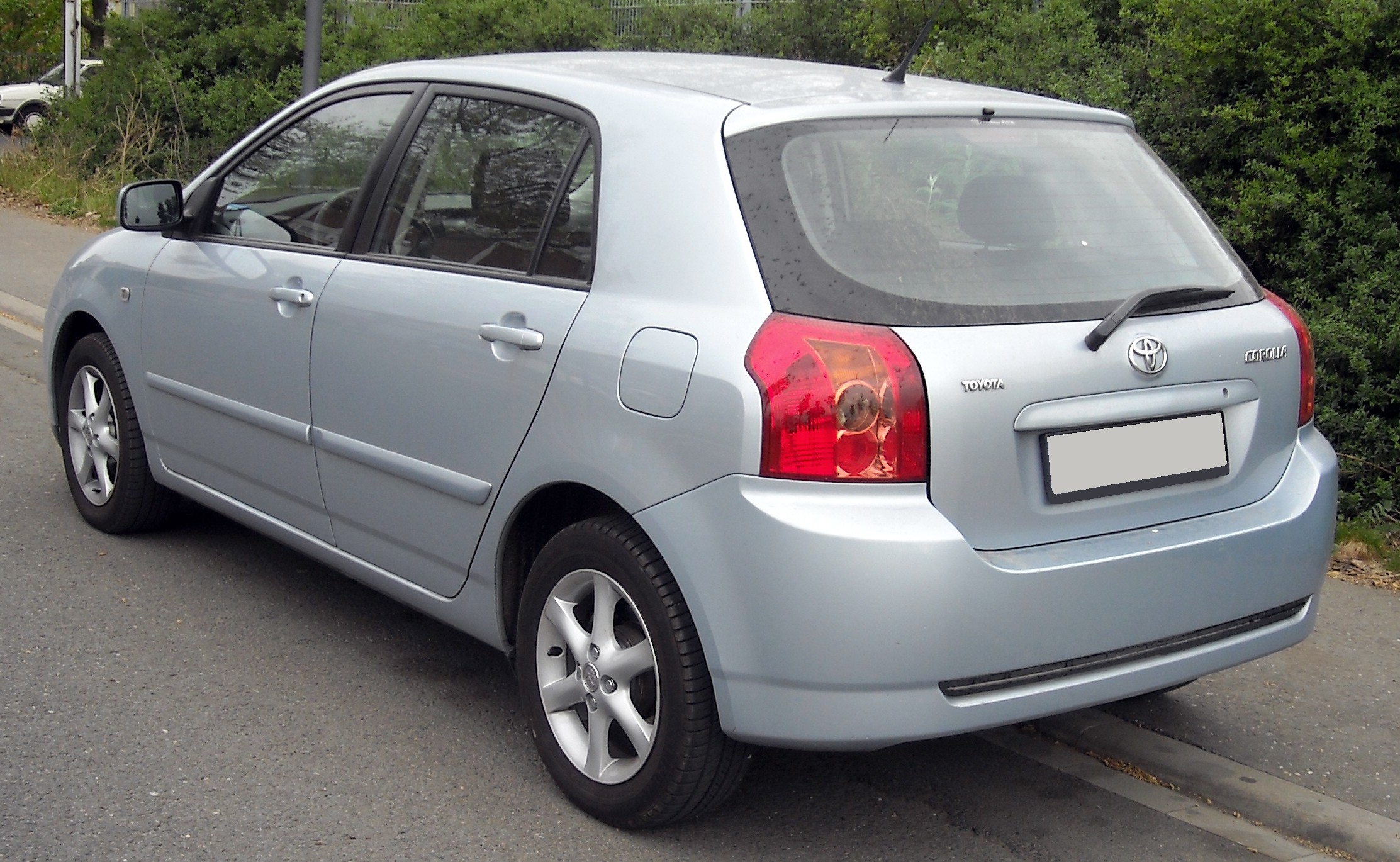 Toyota_Corolla_rear_20090416.jpg