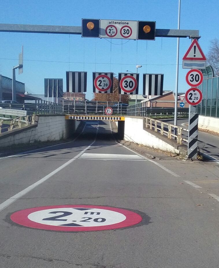 unimmagine-della-nuova-segnaletica-nel-sottopasso-di-via-respighi.jpg