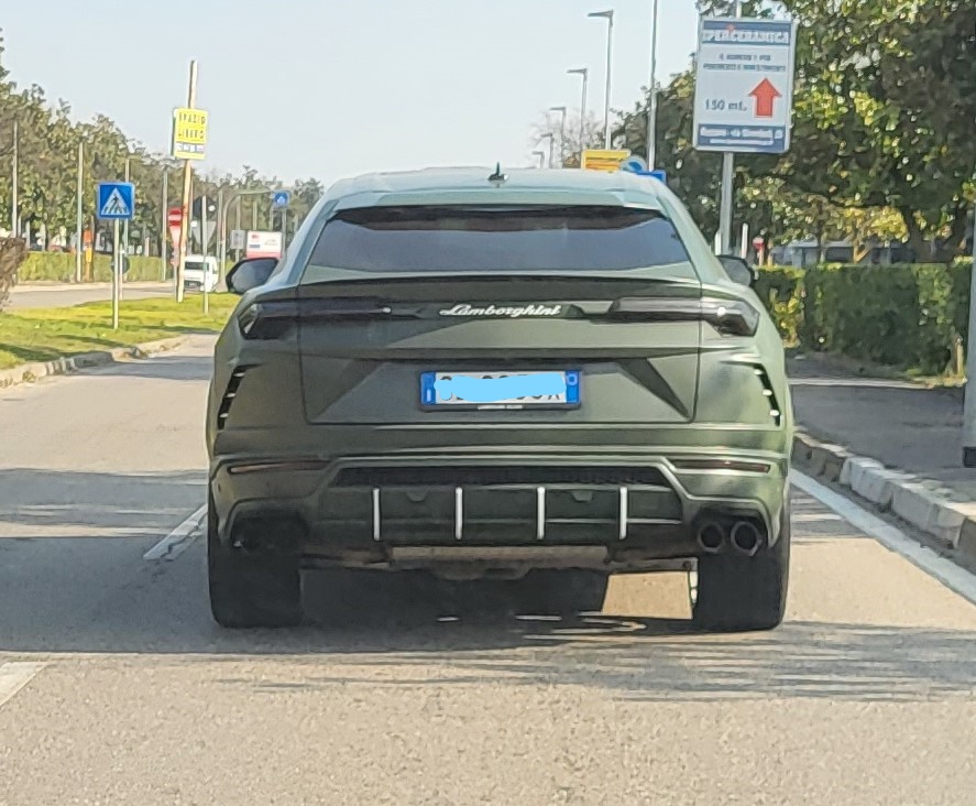 urus1.jpg