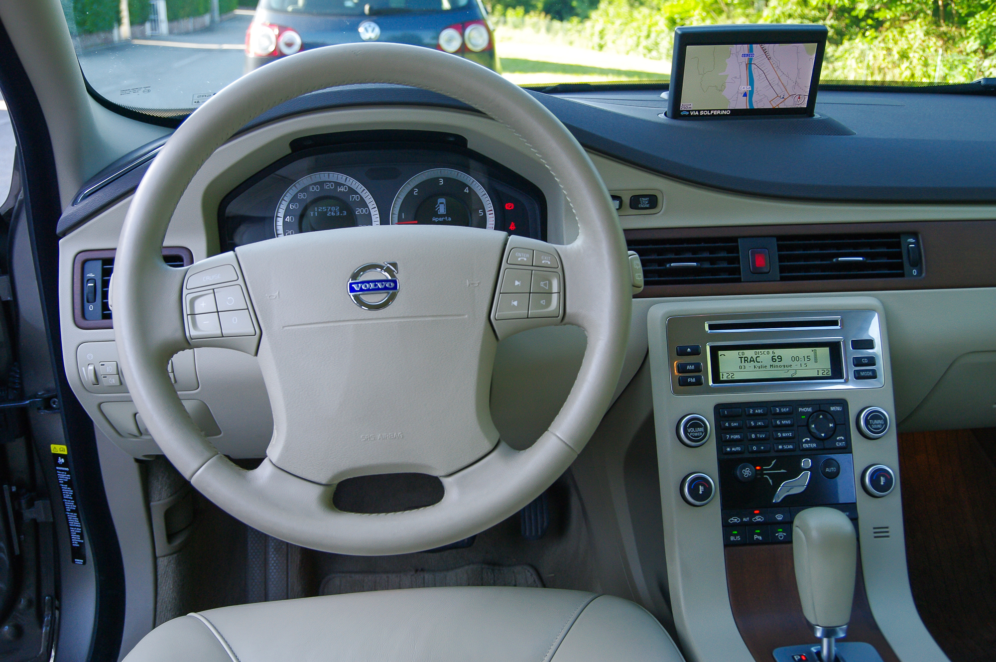Volvo V70.jpg